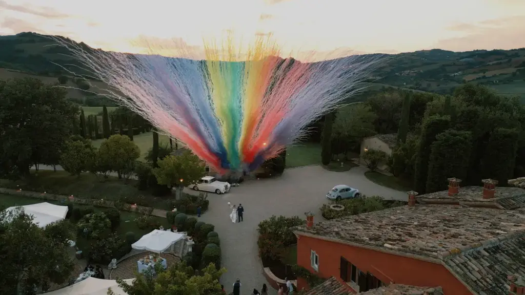 SMOKE BOMB WEDDING
